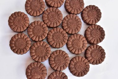 Beyaz kremalı çikolata kurabiye 