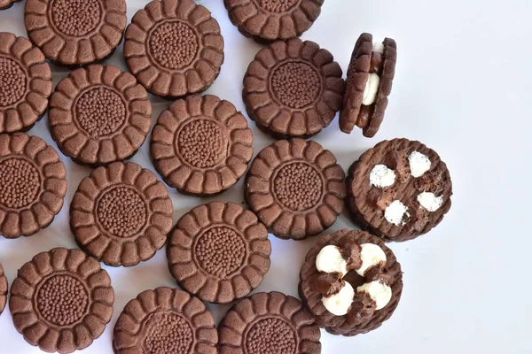 Choklad Cookies Med Vit Grädde — Stockfoto