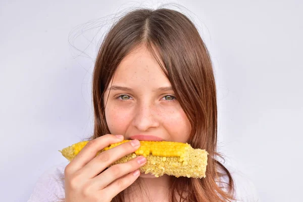 Girl Eating Corn Close Portrait — Stock Photo, Image