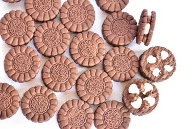 Beyaz kremalı çikolata kurabiye 