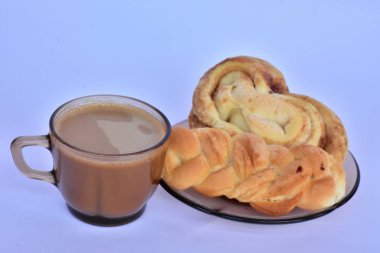 kahve ile çörekler yakın 