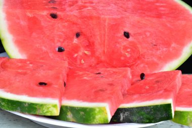 sulu ve olgun karpuz