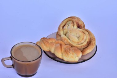 kahve ile çörekler yakın 