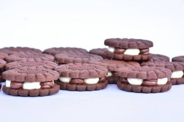 Beyaz kremalı çikolata kurabiye 