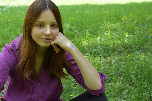 Linda Adolescente Posando Aire Libre — Foto de Stock