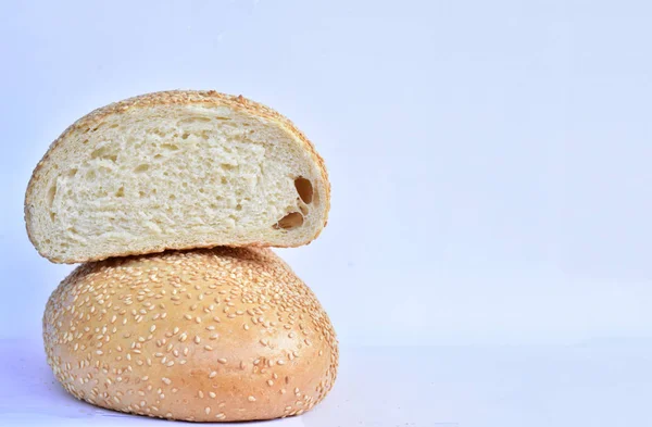 Pão Branco Com Sementes Gergelim — Fotografia de Stock