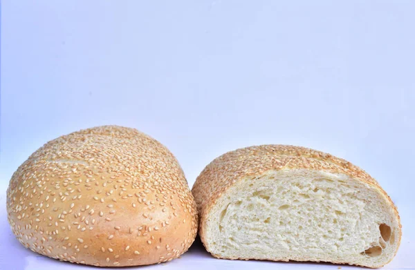 Pão Branco Com Sementes Gergelim — Fotografia de Stock