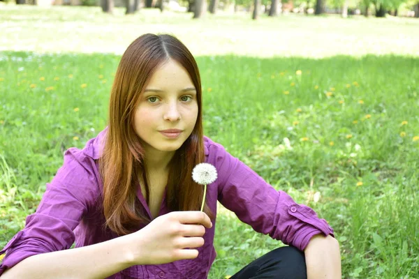 Chica Parque Cerca Retrato — Foto de Stock