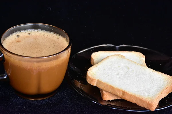 Kaffee Und Weißbrot Aus Nächster Nähe — Stockfoto