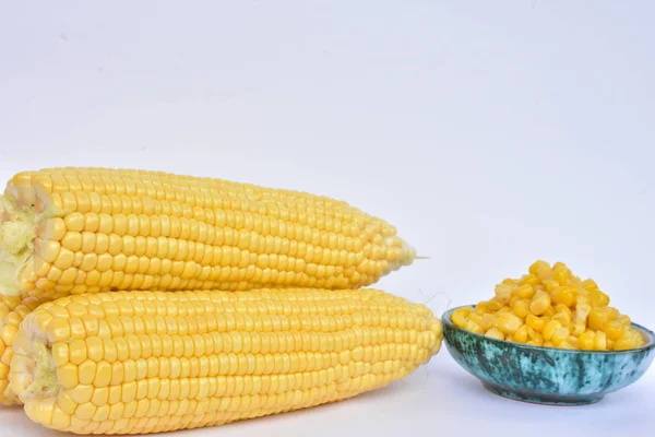 Вареная Сырая Кукуруза — стоковое фото
