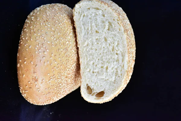 Pão Branco Com Sementes Gergelim — Fotografia de Stock