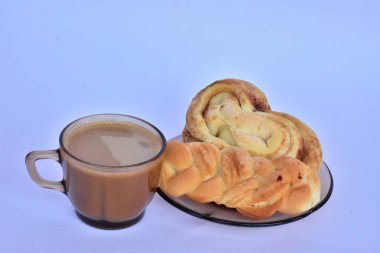 kahve ile çörekler yakın 