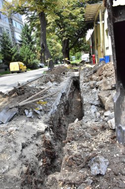 bir pit hendek kazı