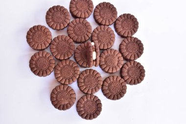 Beyaz kremalı çikolata kurabiye 