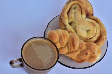 kahve ile çörekler yakın 