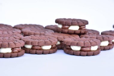 Beyaz kremalı çikolata kurabiye 