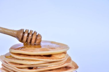 mavi zemin üzerine ballı krep 