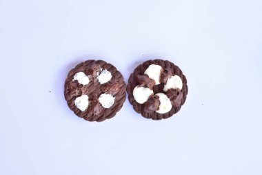 Beyaz kremalı çikolata kurabiye 