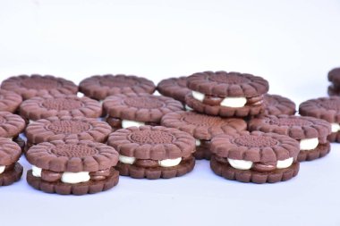 Beyaz kremalı çikolata kurabiye 