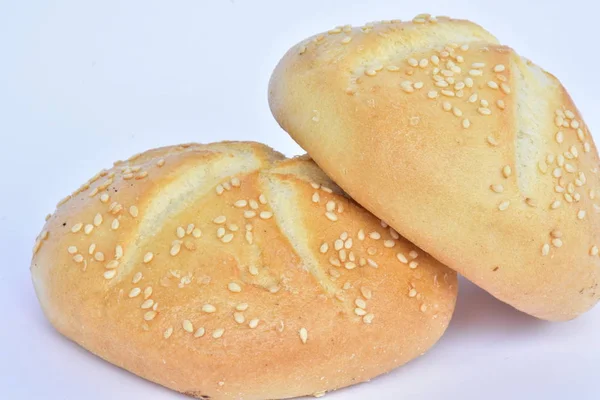 Broodjes Met Sesamzaad Witte Achtergrond — Stockfoto