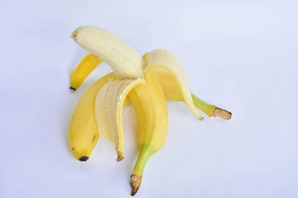 Bananer Som Närbild Blå Bakgrund — Stockfoto