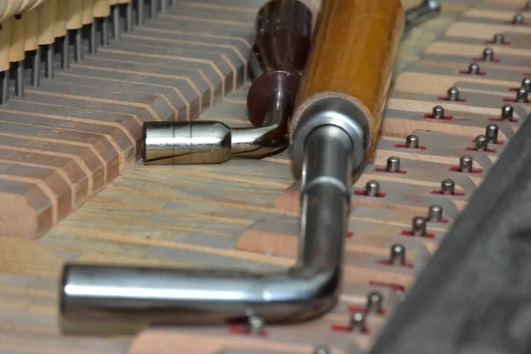 piano tuning and key