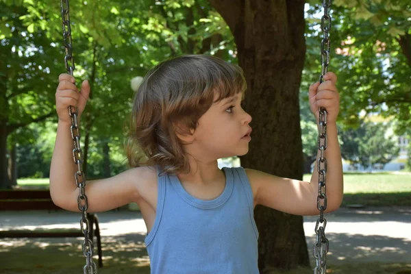 Enfant Joue Dans Aire Jeux — Photo