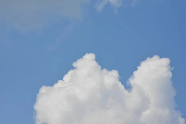 Блакитне Небо Білі Хмари — стокове фото