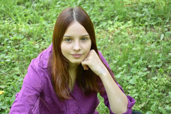 Bonito Adolescente Menina Posando Livre — Fotografia de Stock