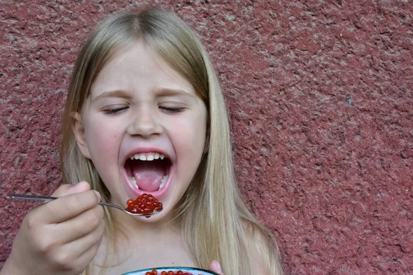Child Eats Red Caviar Fish — Stock Photo, Image
