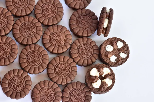 Beyaz kremalı çikolata kurabiye 