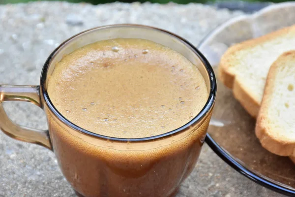 Kaffee Und Weißbrot Aus Nächster Nähe — Stockfoto