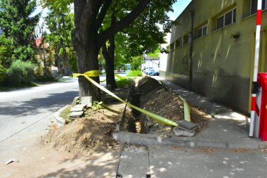 bir pit hendek kazı