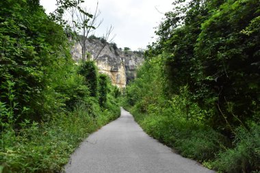 Güzel bir dağ manzarası.,