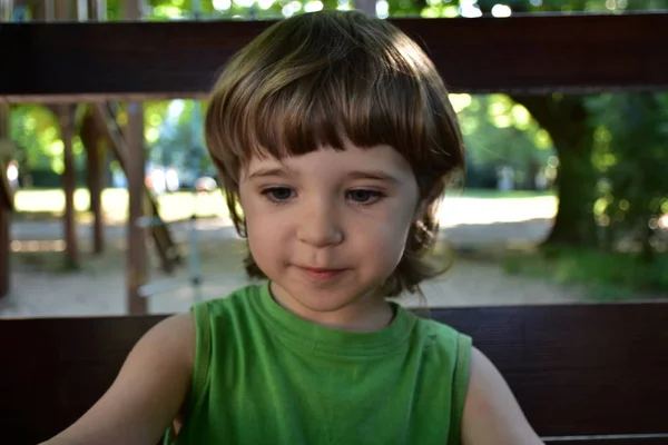 Bambini Giocano Nel Parco Giochi — Foto Stock