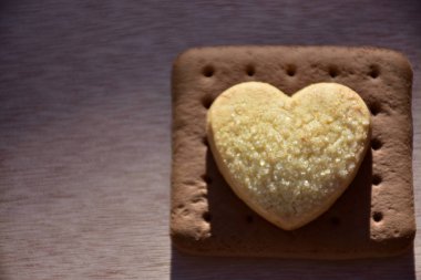 kalp şeklinde çerez yakın çekim 