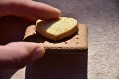 kalp şeklinde çerez yakın çekim 