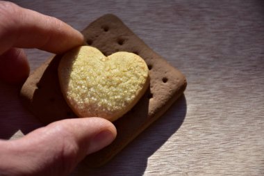 kalp şeklinde çerez yakın çekim 