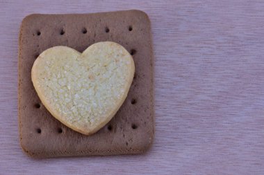 kalp şeklinde çerez yakın çekim 