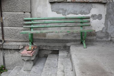 Parktaki ahşap bank.