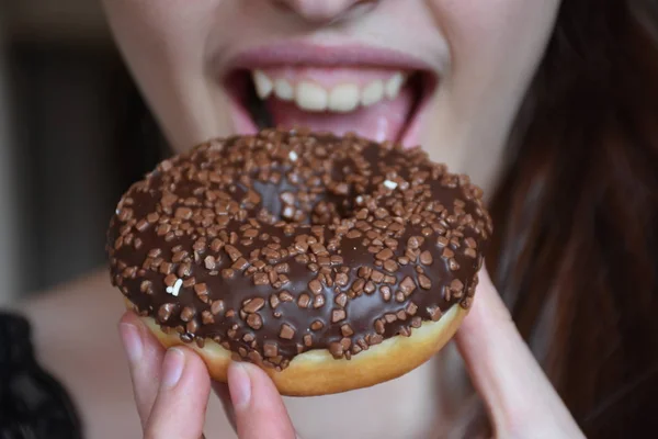 Girl Doughnut Close — Stock Photo, Image