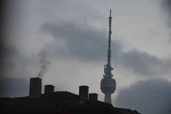 Magas Antenna Ködben — Stock Fotó