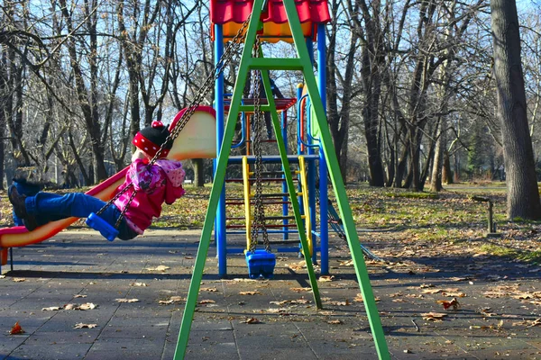 Menina Bonita Parque Infantil — Fotografia de Stock