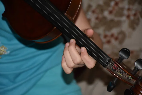 Child Playing Brown Wooden Violin Musical Instrument — ストック写真