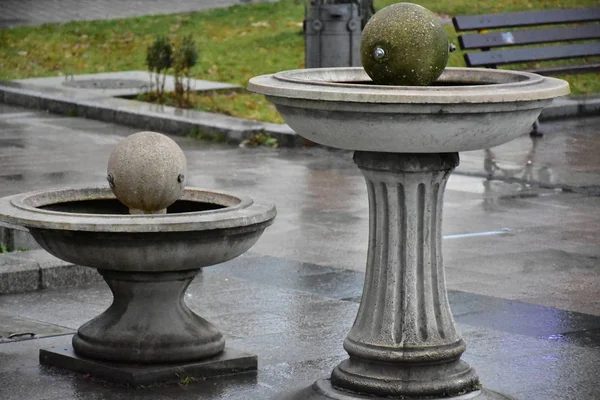 Dicht Zicht Kleine Stad Fonteinen Met Ballen — Stockfoto