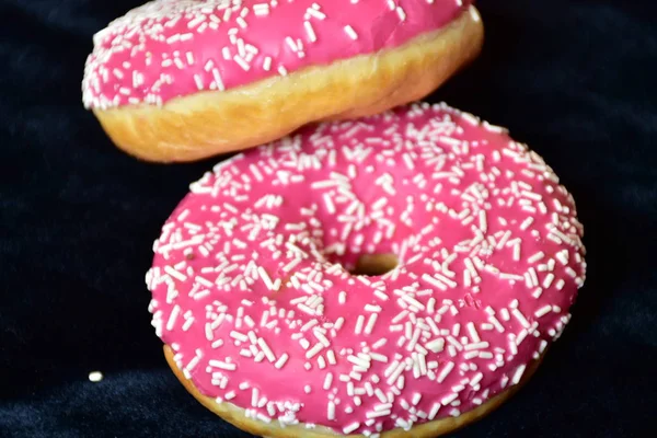 Donuts Auf Dunklem Hintergrund — Stockfoto