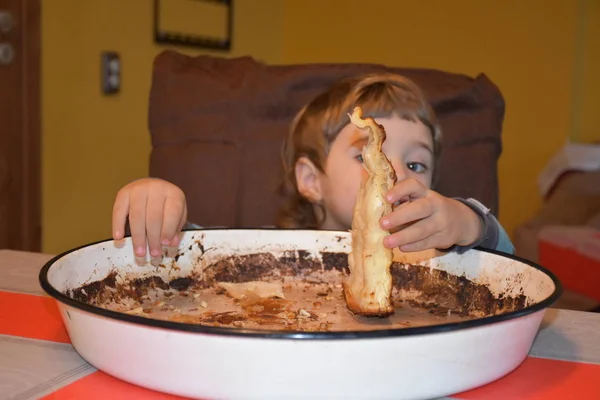 Anak Itu Makan Pie — Stok Foto