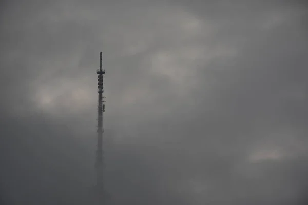 Antenne Haute Dans Brouillard — Photo