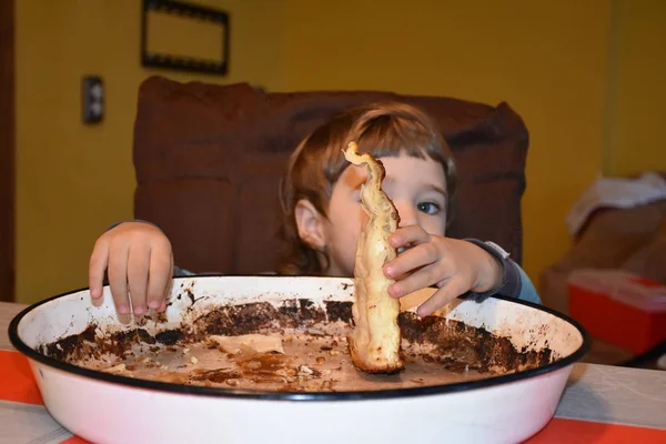 Anak Itu Makan Pie — Stok Foto