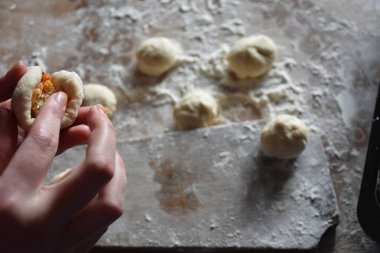 kızarmış lahana ile turta hazırlama 